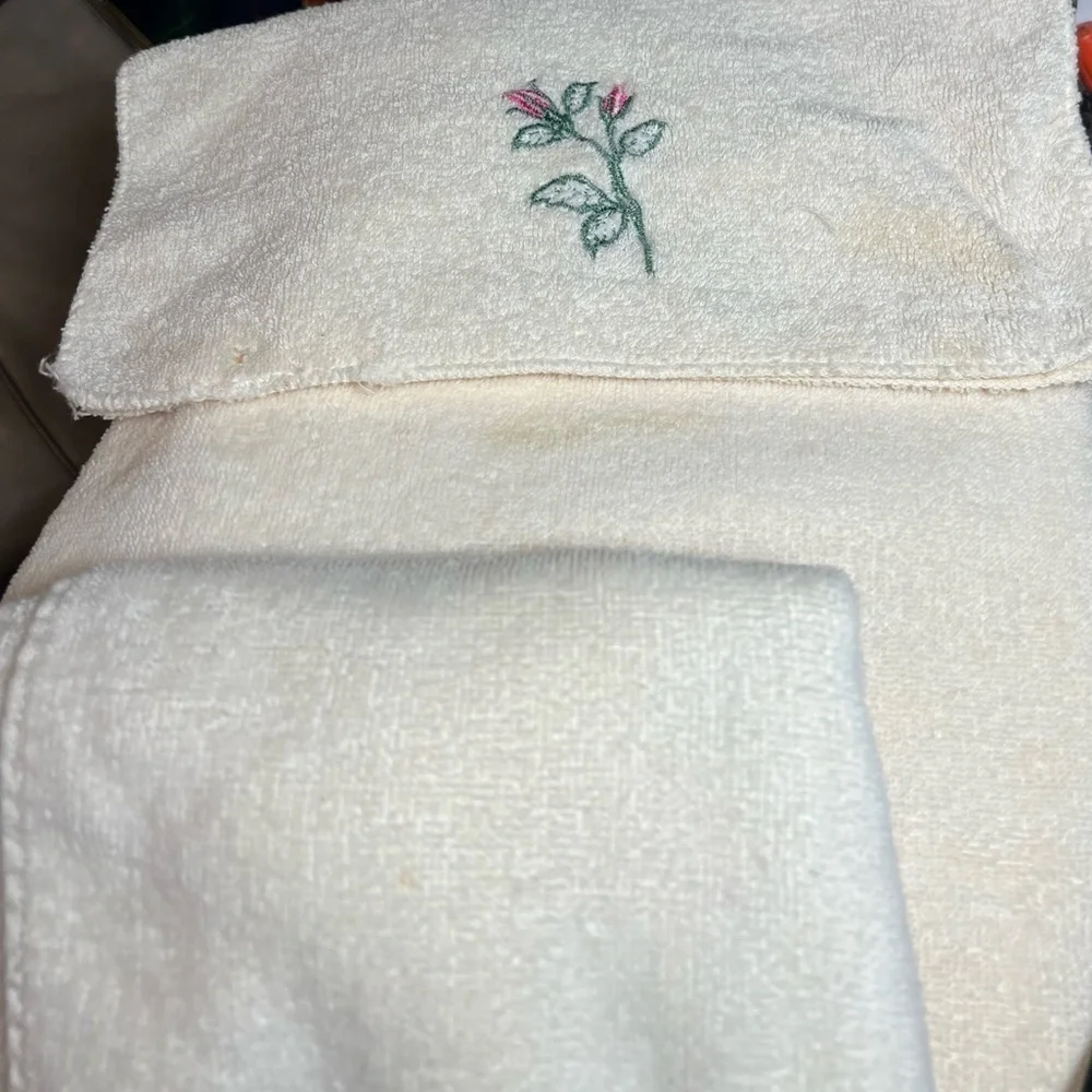 Vintage “The Avanti Look” Cream and Pink, Embroidered Rose, Vanity Towel Set